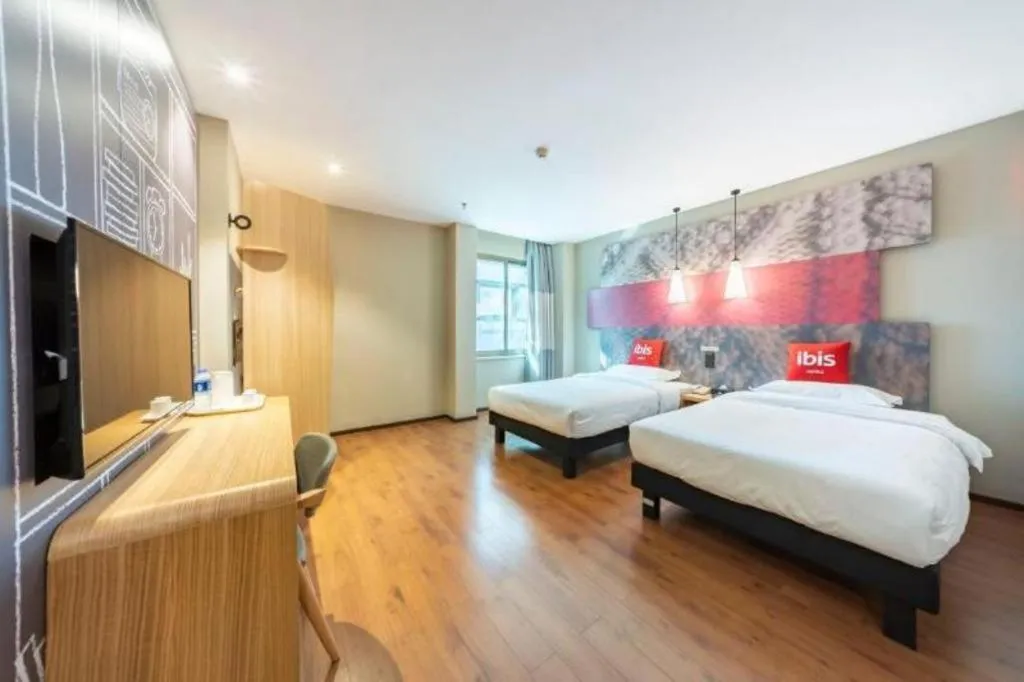 Bed in Ibis Xinzhou Qiyi RD