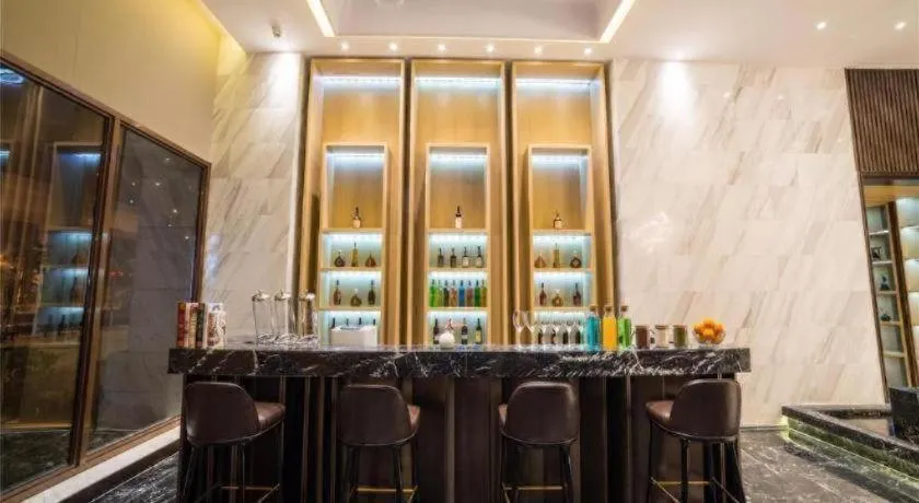 Metropolo Hotel Huazhong University Guanggu Avenue