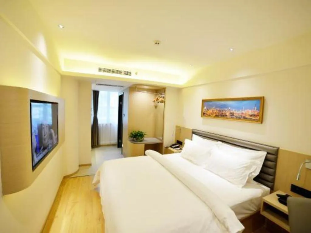 Bed in Metropolo Hotel Qingdao Wusi Square Xiaomaidao