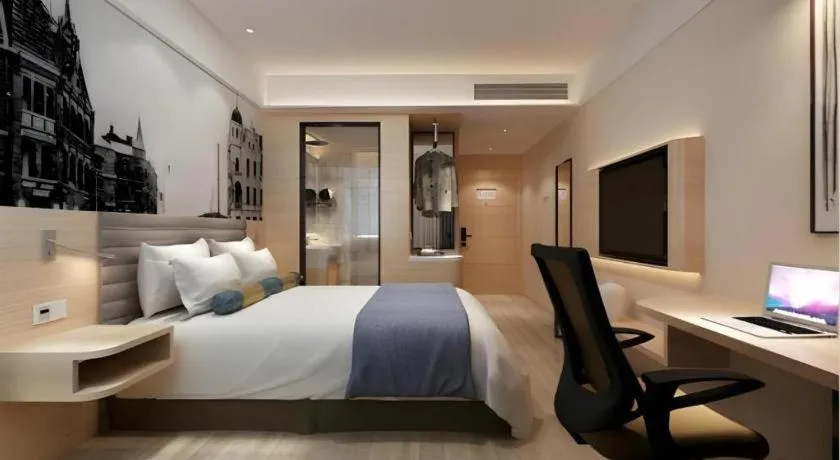 Bed in Metropolo Hotel Qingdao Wusi Square Xiaomaidao