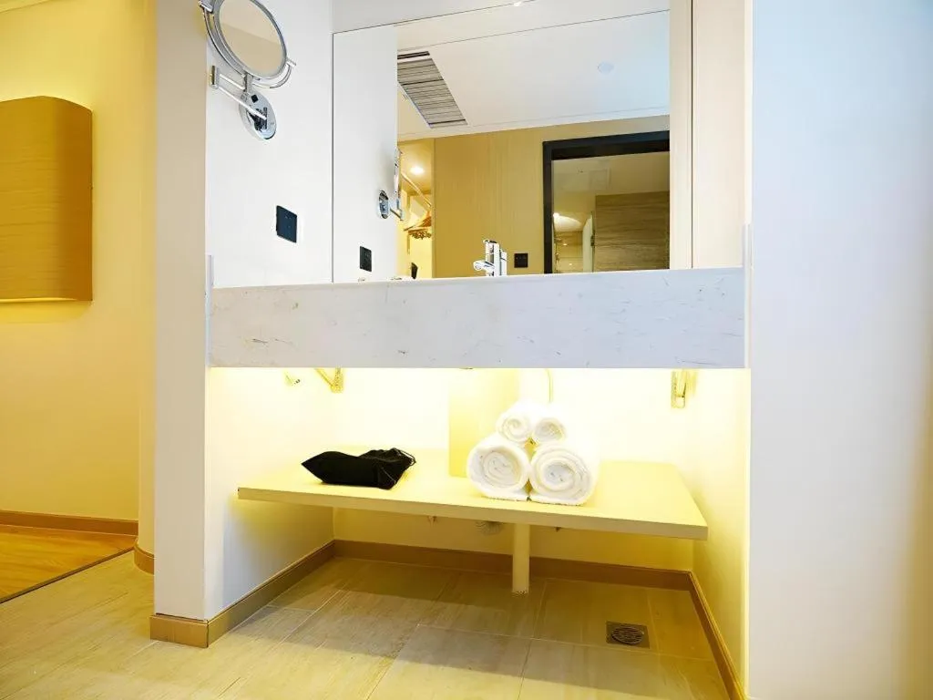 Metropolo Hotel Qingdao Wusi Square Xiaomaidao