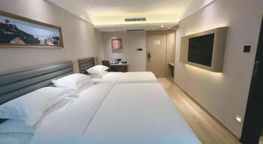 Bed in Metropolo Hotel Qingdao Wusi Square Xiaomaidao