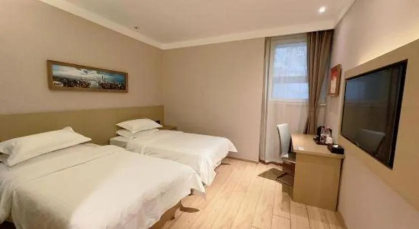 Bed in Metropolo Hotel Qingdao Wusi Square Xiaomaidao