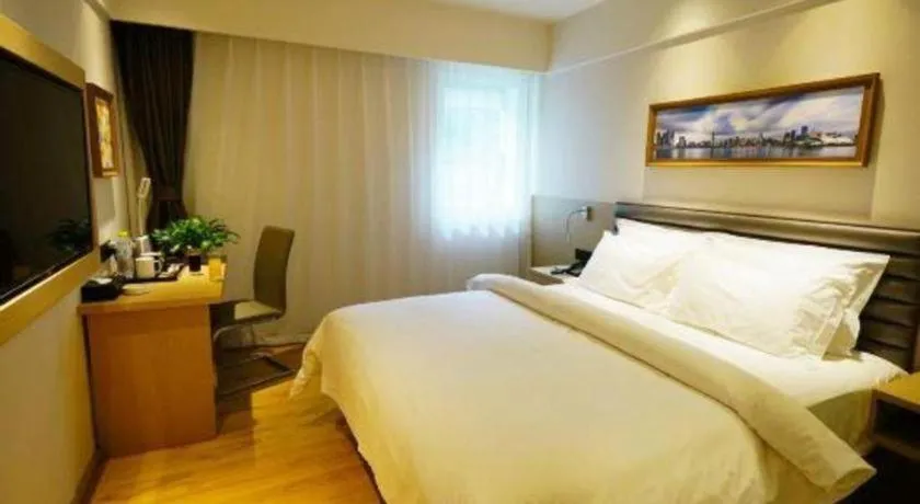 Bed in Metropolo Hotel Qingdao Wusi Square Xiaomaidao