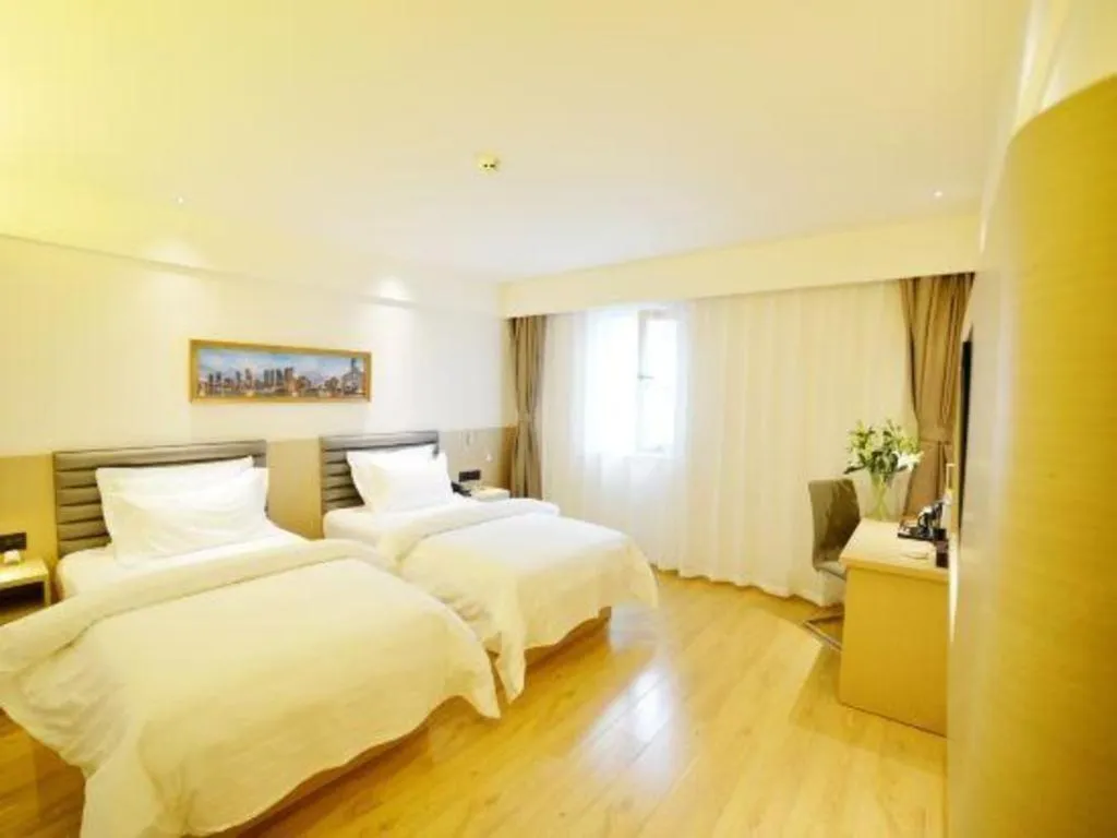 Bed in Metropolo Hotel Qingdao Wusi Square Xiaomaidao