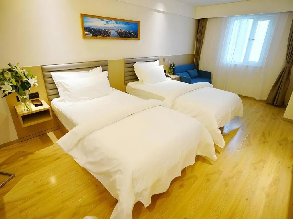 Bed in Metropolo Hotel Qingdao Wusi Square Xiaomaidao