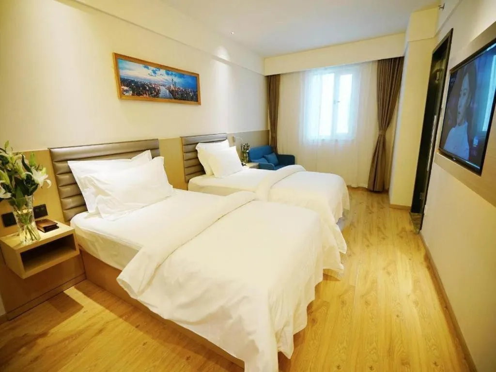 Bed in Metropolo Hotel Qingdao Wusi Square Xiaomaidao