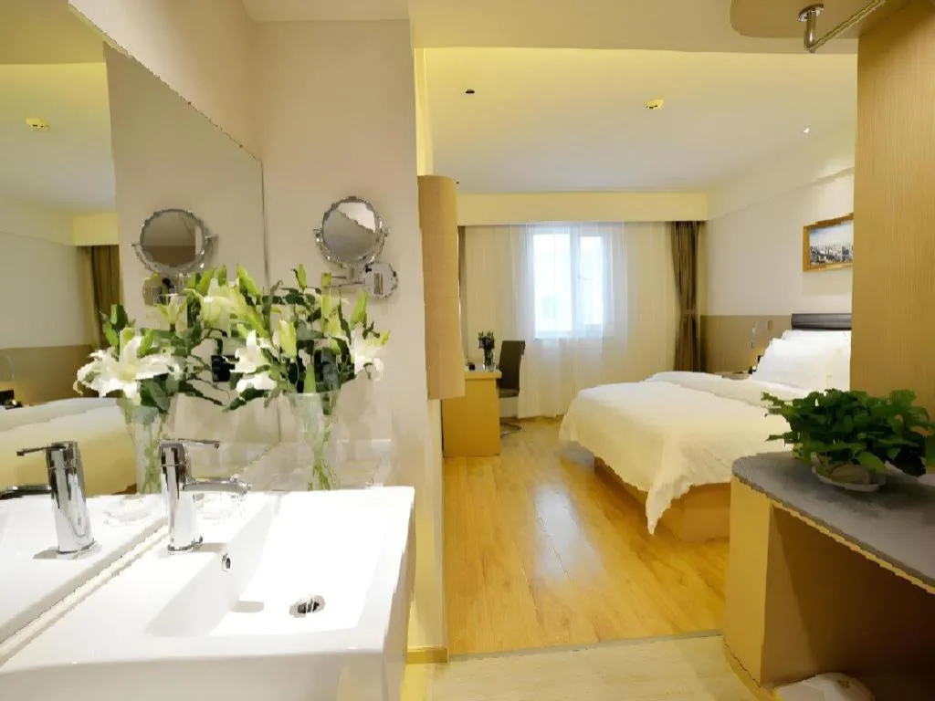 Bed in Metropolo Hotel Qingdao Wusi Square Xiaomaidao