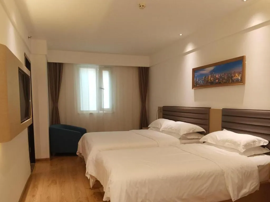 Bed in Metropolo Hotel Qingdao Wusi Square Xiaomaidao