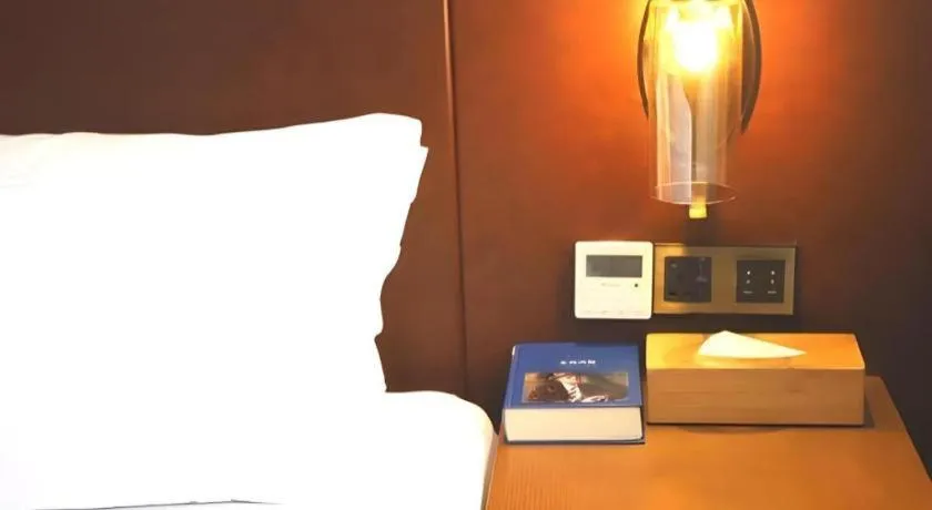 Bed in James Joyce Coffetel Guangzhou Dongxiaonan Metro Station Branch