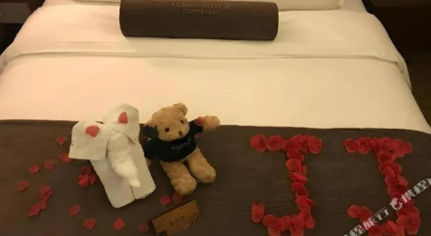 Bed in James Joyce Coffetel Guangzhou Dongxiaonan Metro Station Branch