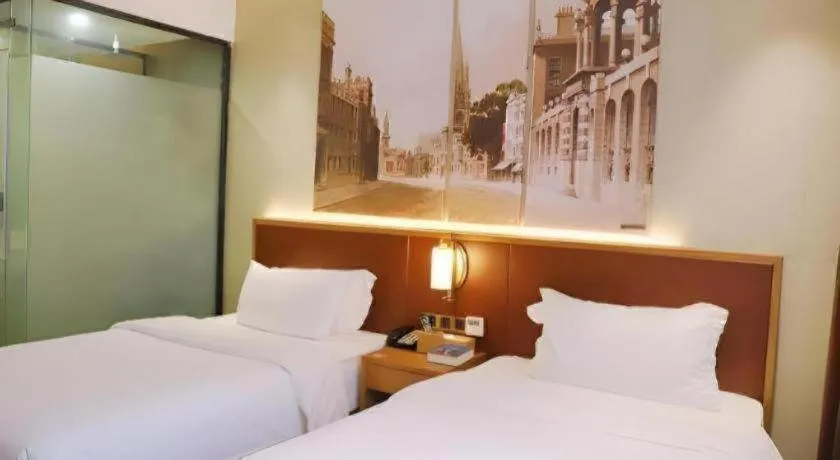 Bed in James Joyce Coffetel Guangzhou Dongxiaonan Metro Station Branch