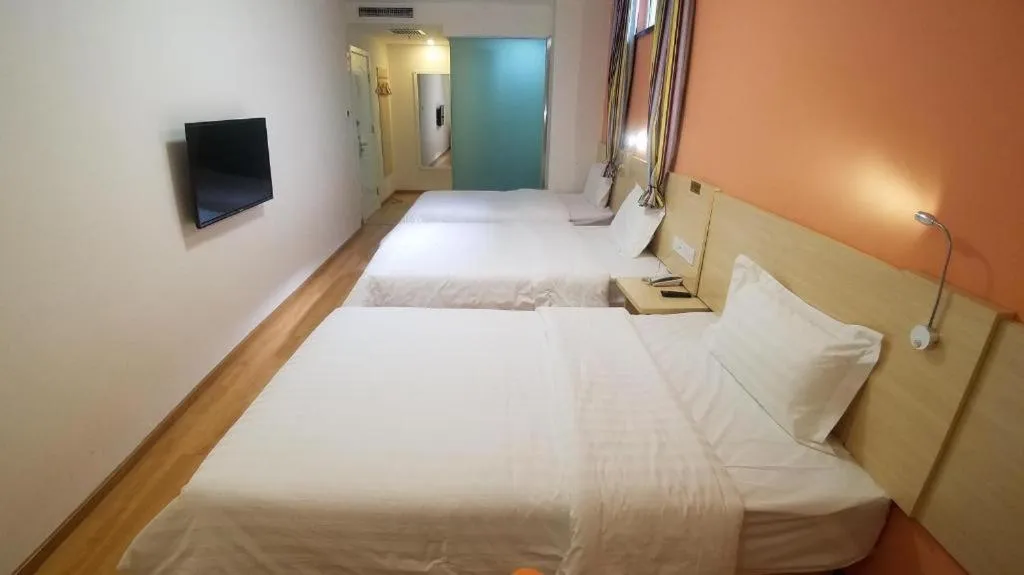 Bed in 7 Days Inn Beijing Tiananmen Square