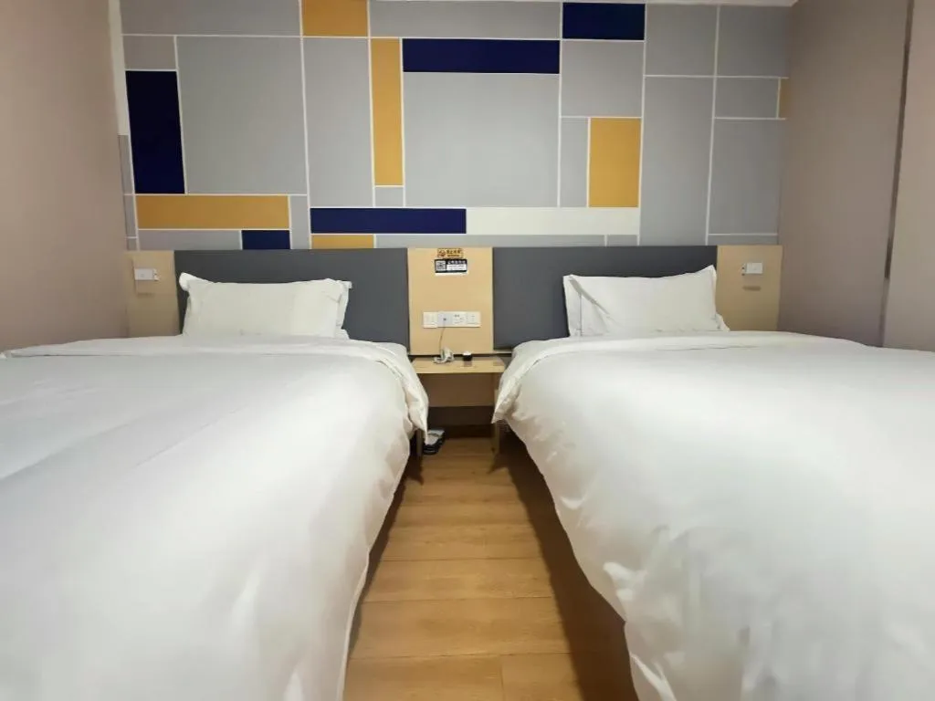 Bed in 7 Days Inn Beijing Tiananmen Square