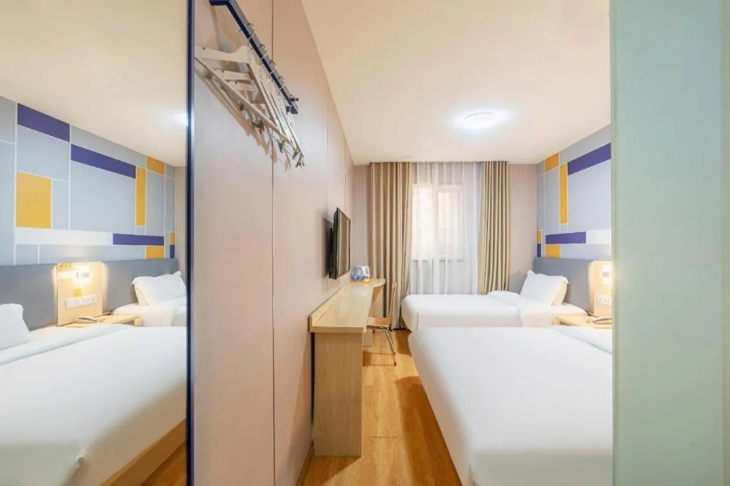 Bed in 7 Days Inn Beijing Tiananmen Square