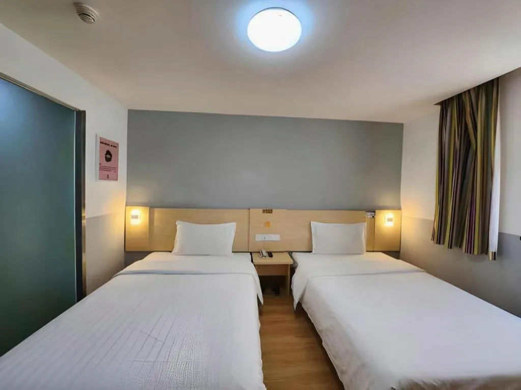 Bed in 7 Days Inn Beijing Tiananmen Square