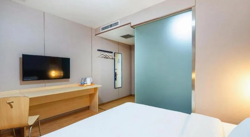 Bed in 7 Days Inn Beijing Tiananmen Square