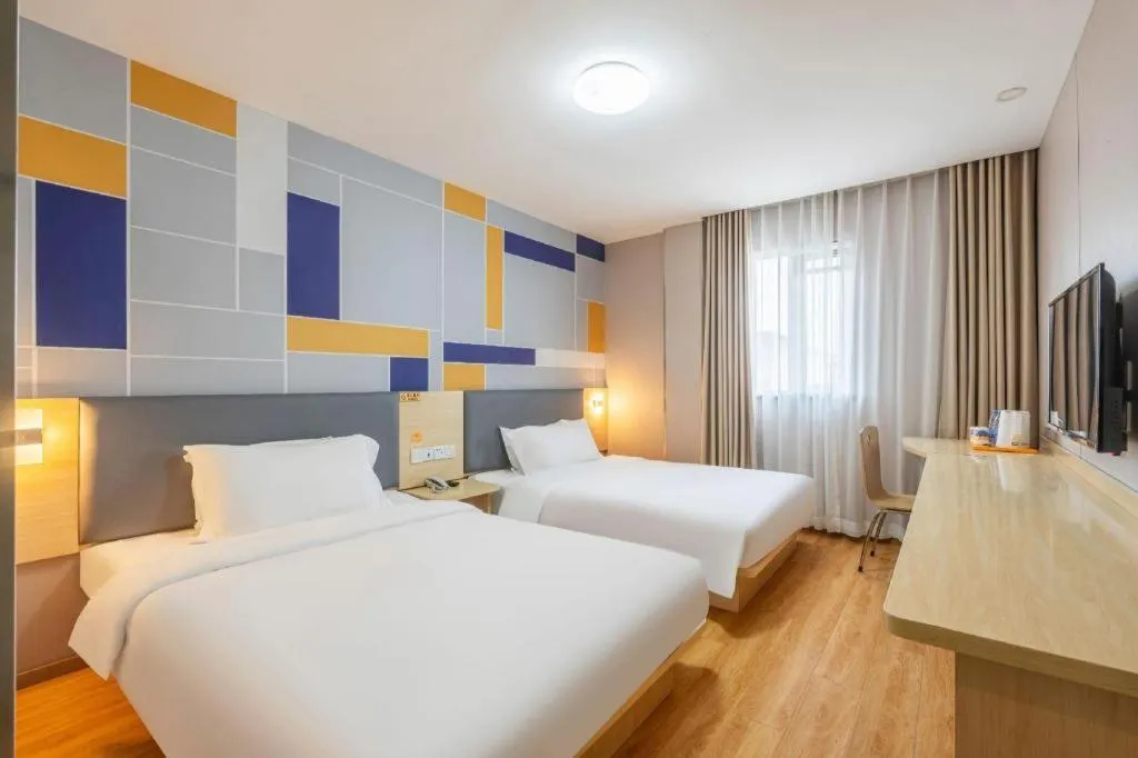 Bed in 7 Days Inn Beijing Tiananmen Square