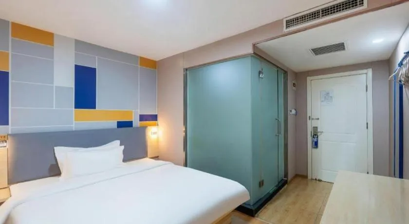 Bed in 7 Days Inn Beijing Tiananmen Square