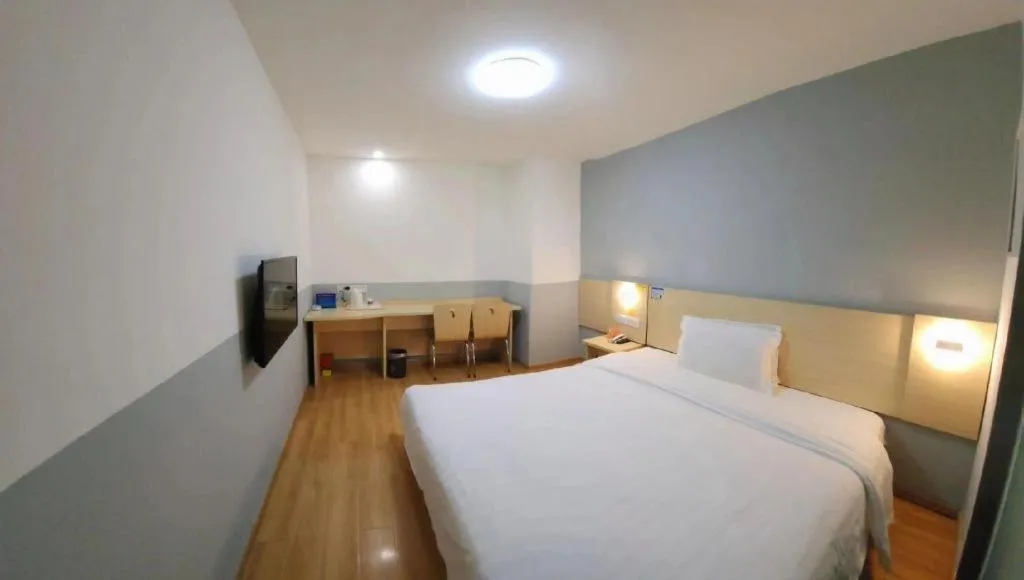 Bed in 7 Days Inn Beijing Tiananmen Square