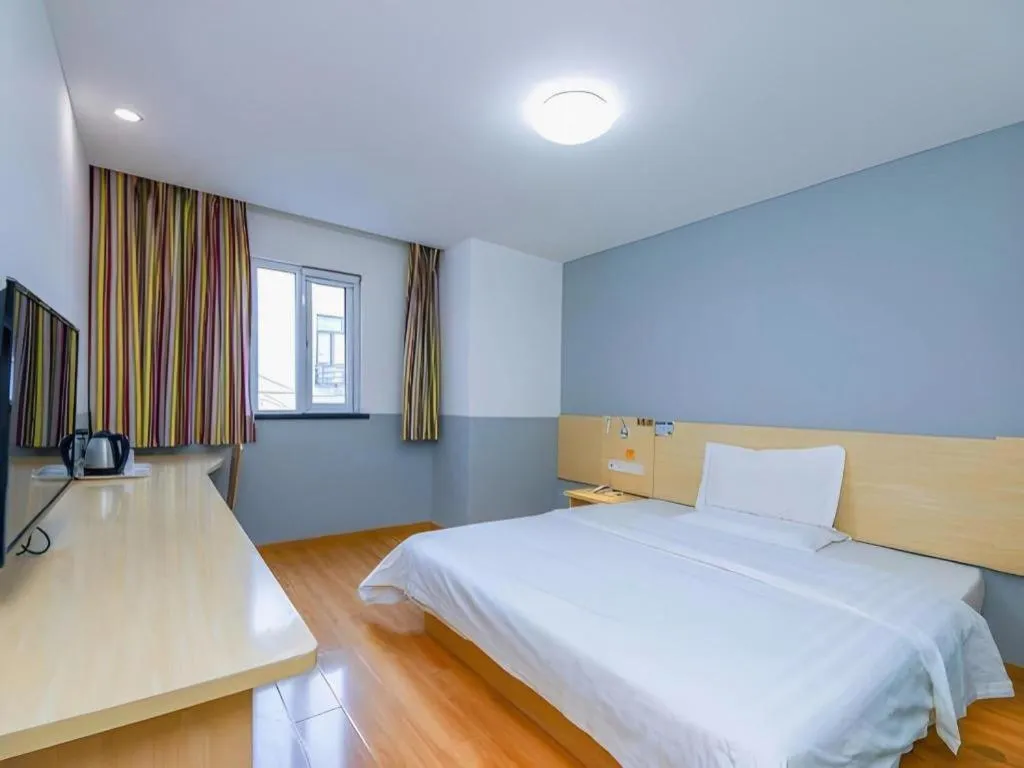 Bed in 7 Days Inn Beijing Tiananmen Square