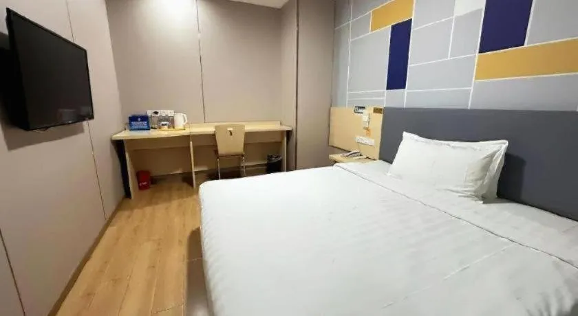 Bed in 7 Days Inn Beijing Tiananmen Square