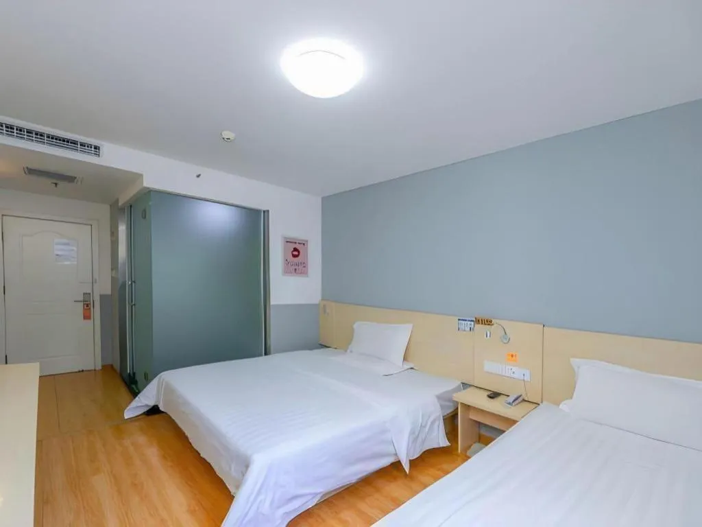 Bed in 7 Days Inn Beijing Tiananmen Square