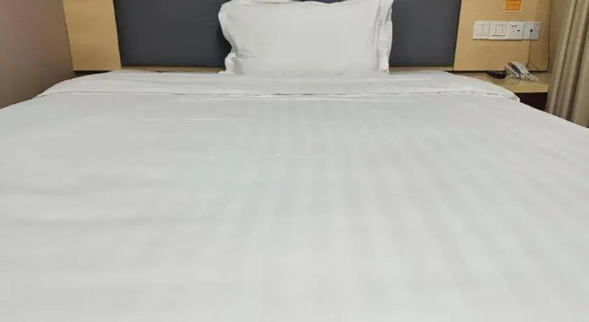 Bed in 7 Days Inn Beijing Tiananmen Square