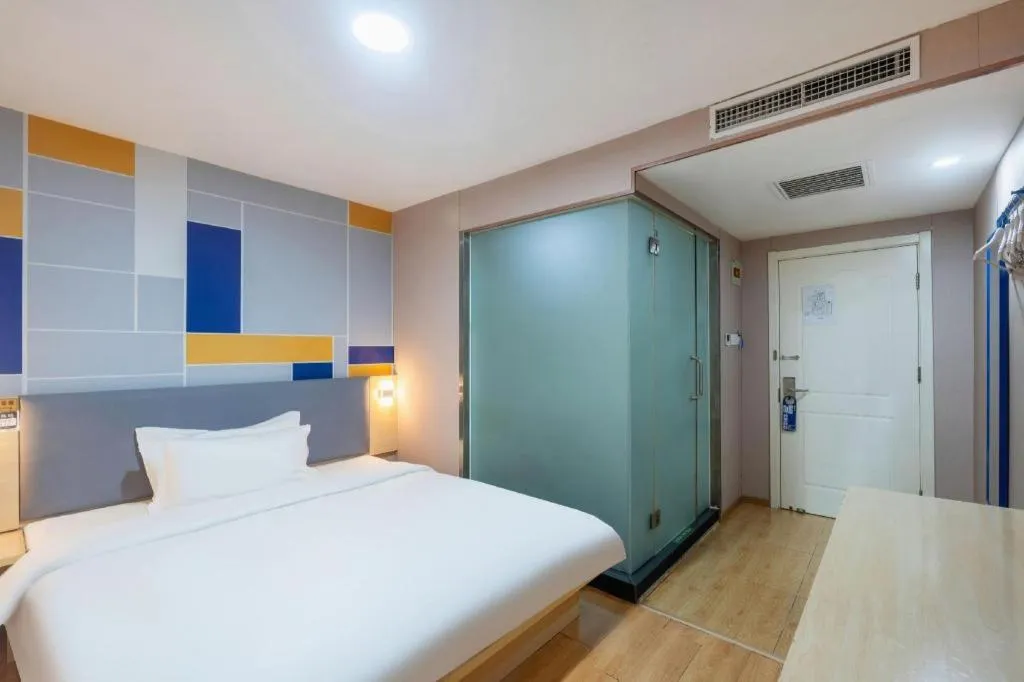 Bed in 7 Days Inn Beijing Tiananmen Square