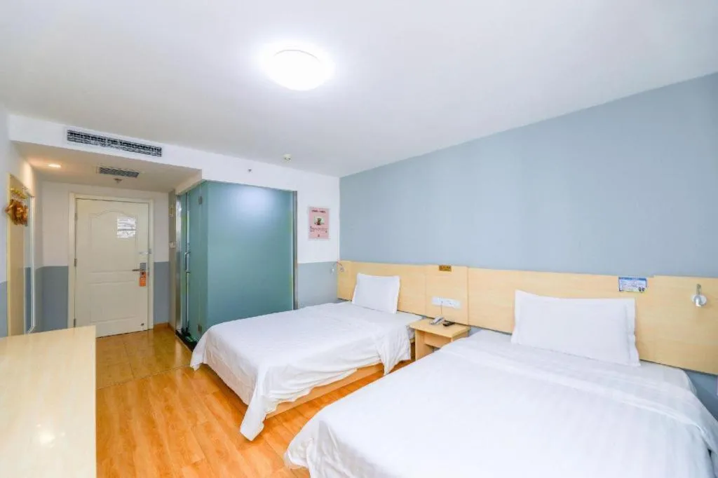 Bed in 7 Days Inn Beijing Tiananmen Square