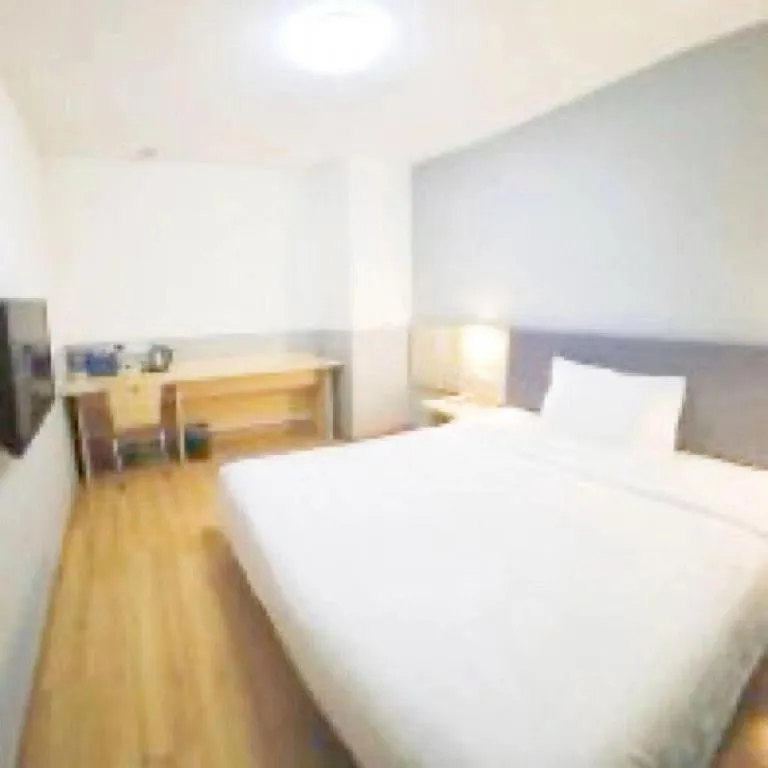 Bed in 7 Days Inn Beijing Tiananmen Square