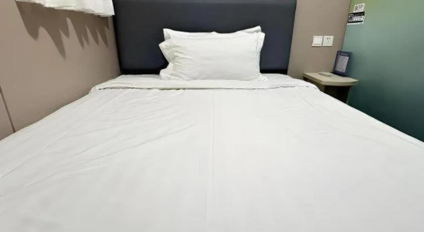 Bed in 7 Days Inn Beijing Tiananmen Square