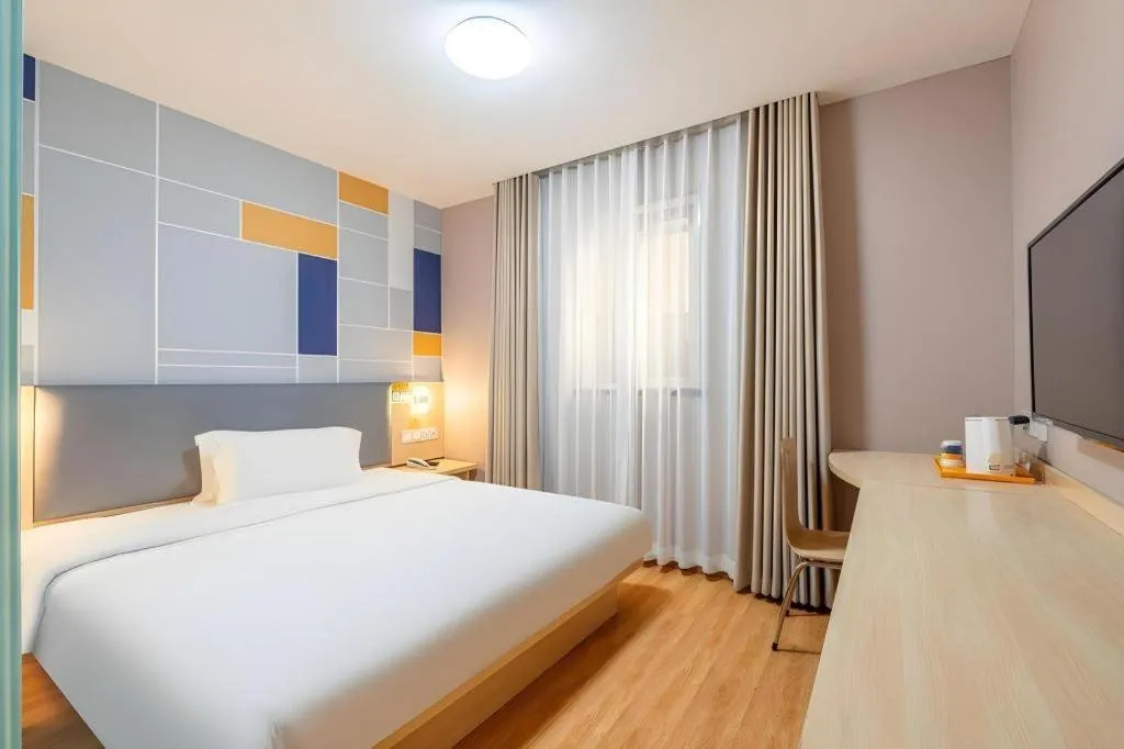 Bed in 7 Days Inn Beijing Tiananmen Square