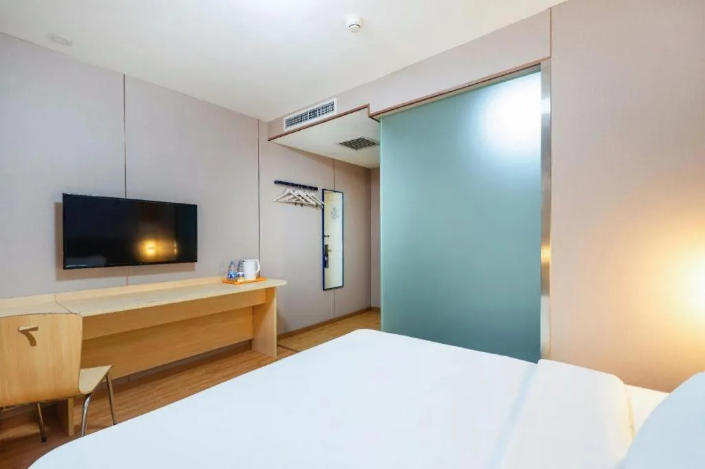 Bed in 7 Days Inn Beijing Tiananmen Square