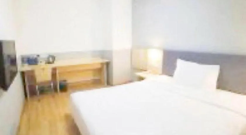 Bed in 7 Days Inn Beijing Tiananmen Square