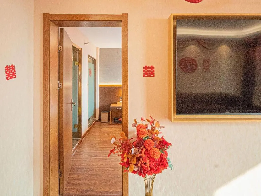 James Joyce Coffetel Xinyang Xixian Longhu Huayi