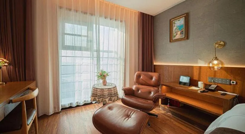 James Joyce Coffetel Xinyang Xixian Longhu Huayi