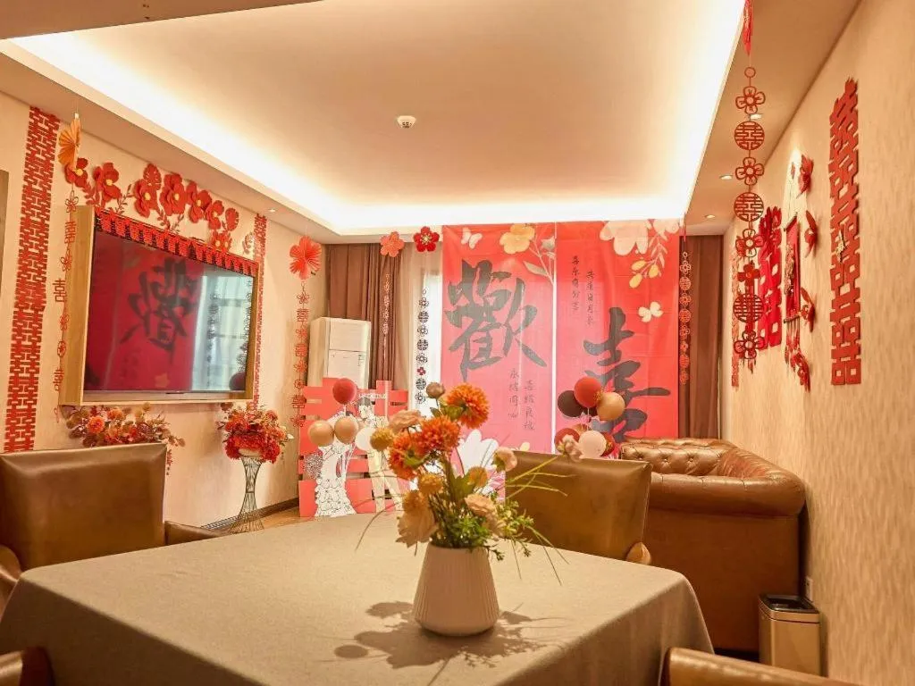 James Joyce Coffetel Xinyang Xixian Longhu Huayi