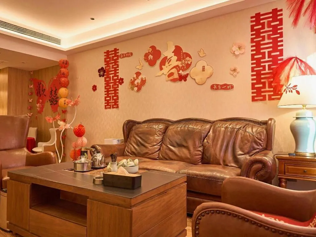 James Joyce Coffetel Xinyang Xixian Longhu Huayi