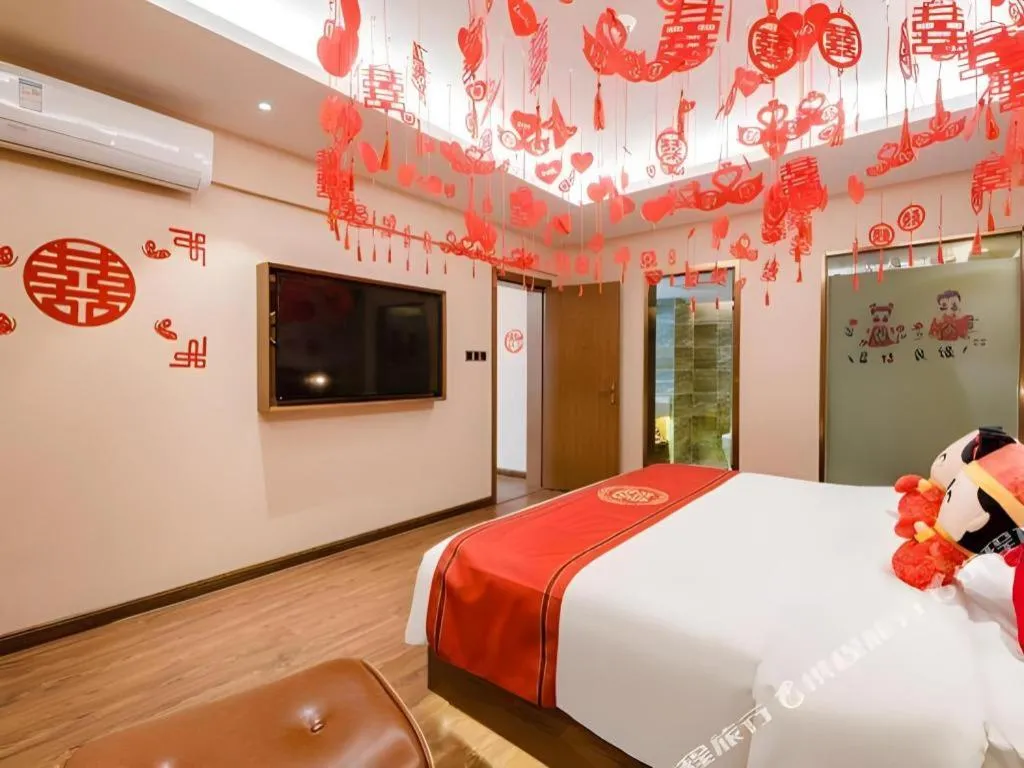 Bed in James Joyce Coffetel Xinyang Xixian Longhu Huayi