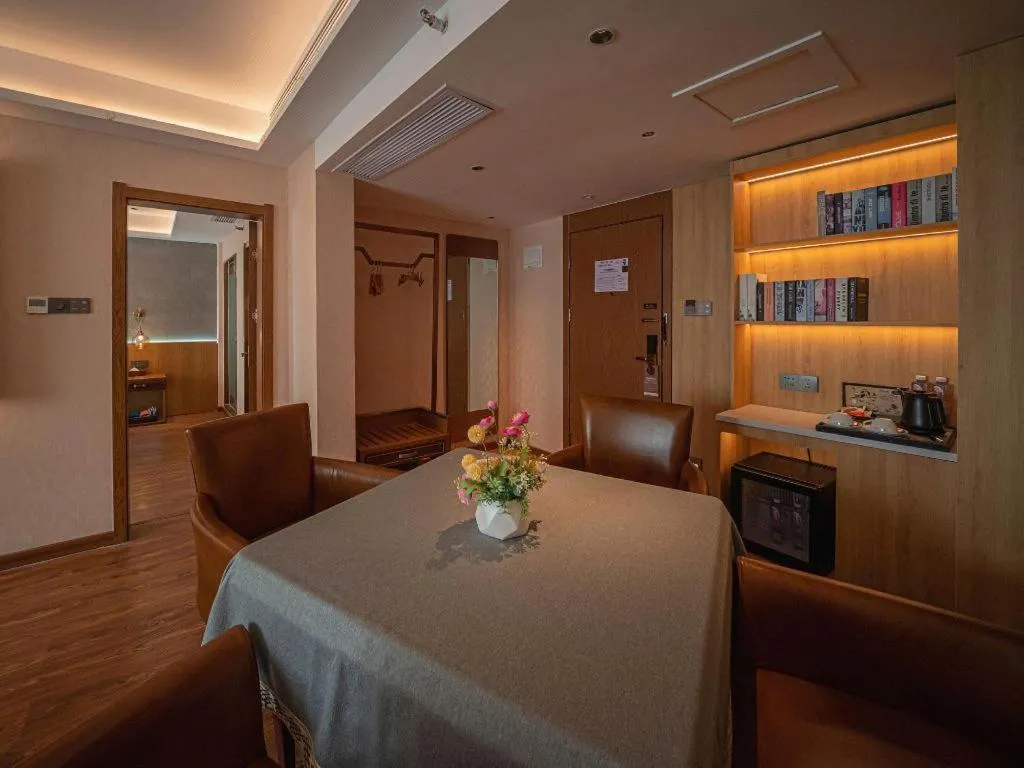 James Joyce Coffetel Xinyang Xixian Longhu Huayi