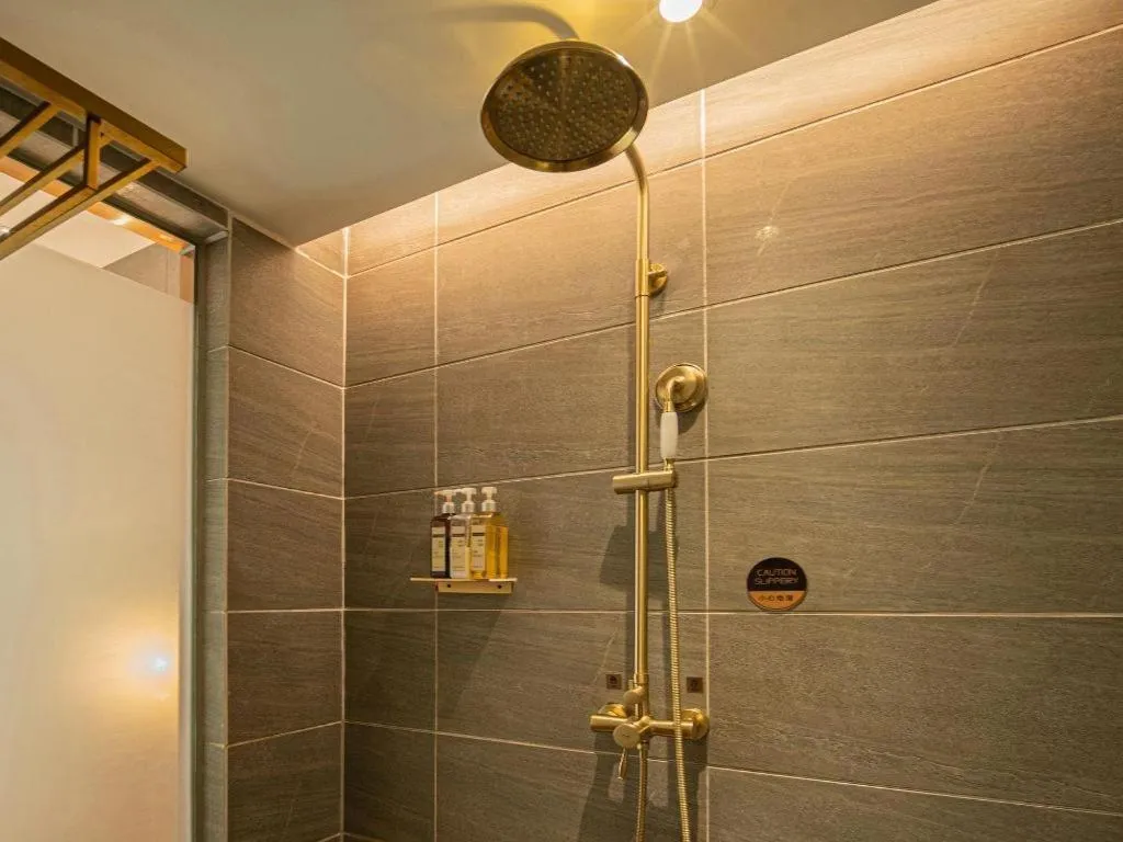 James Joyce Coffetel Xinyang Xixian Longhu Huayi