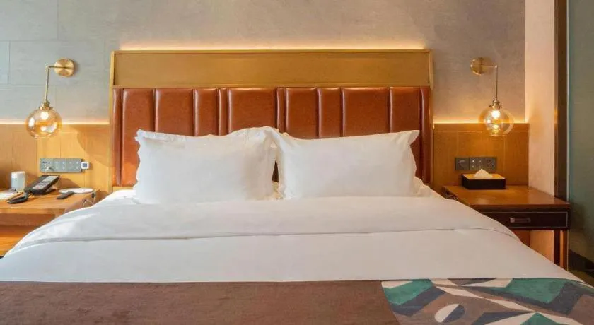 Bed in James Joyce Coffetel Xinyang Xixian Longhu Huayi