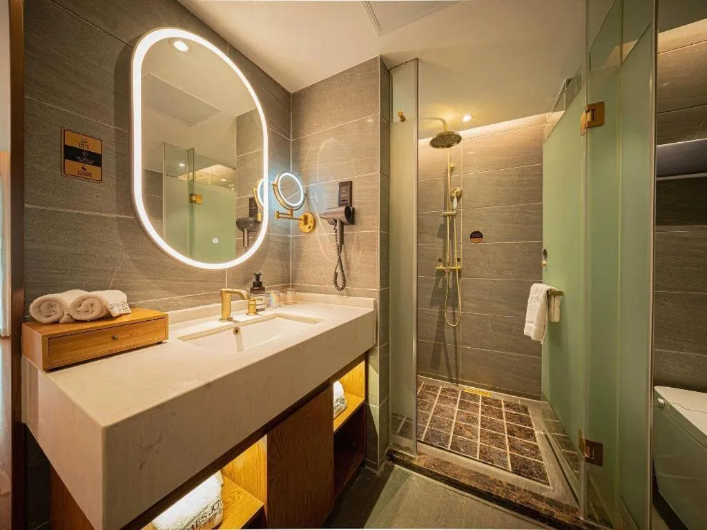 James Joyce Coffetel Xinyang Xixian Longhu Huayi