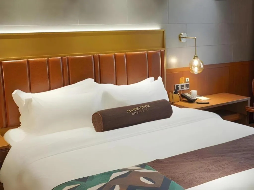 Bed in James Joyce Coffetel Xinyang Xixian Longhu Huayi