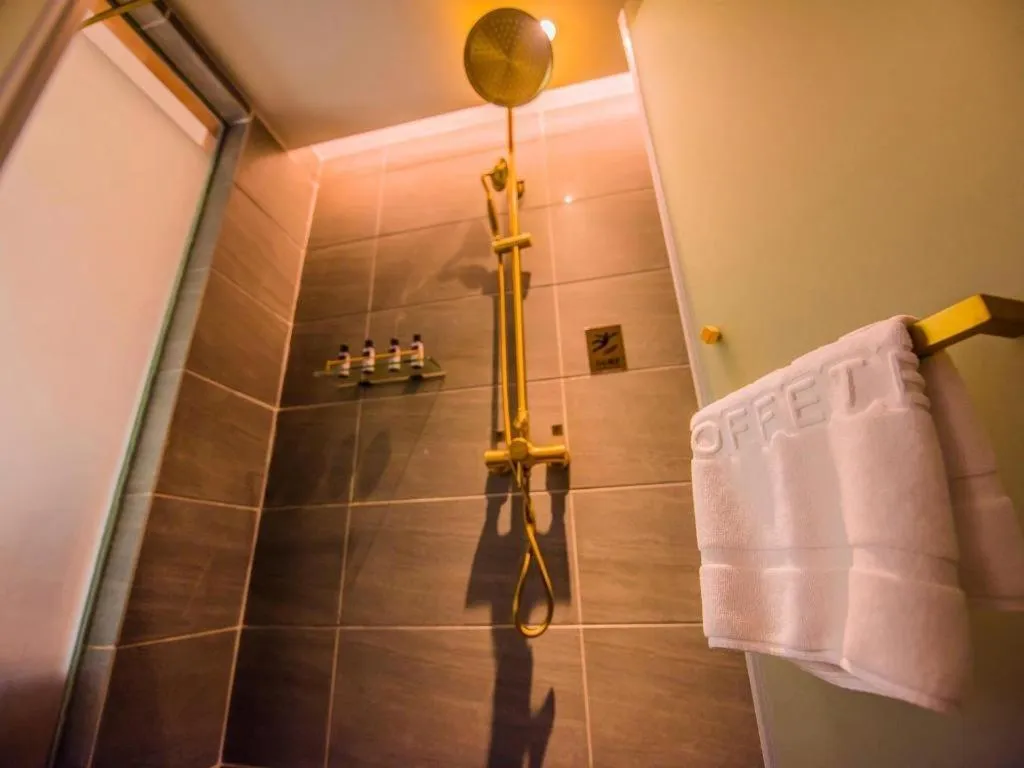 James Joyce Coffetel Xinyang Xixian Longhu Huayi