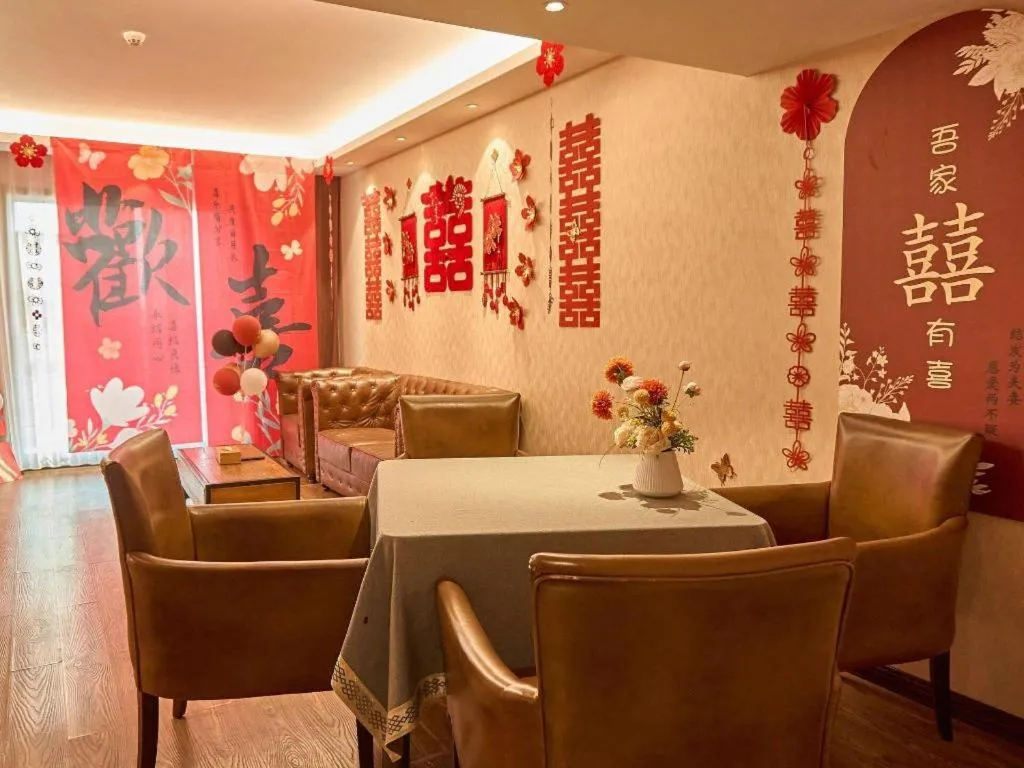 James Joyce Coffetel Xinyang Xixian Longhu Huayi