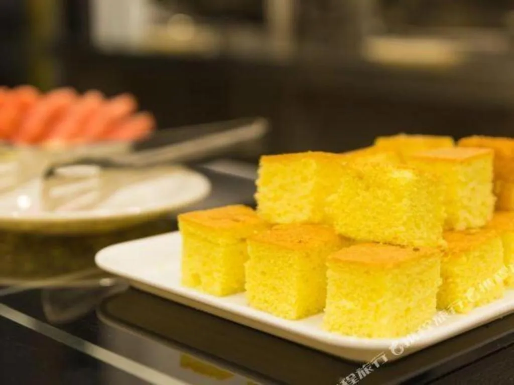 James Joyce Coffetel Dali Erhai Wetland Park