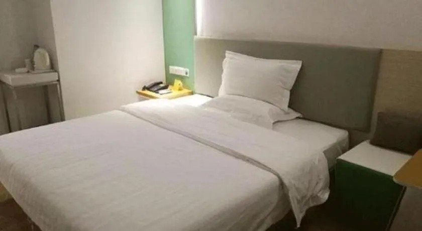 Bed in 7Days Inn Shenzhen Longgang Nanlian Metro Station Branch