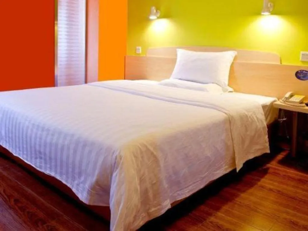 Bed in 7Days Inn Shenzhen Longgang Nanlian Metro Station Branch